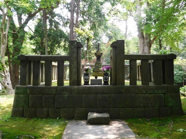 日野俊基の墓.JPG