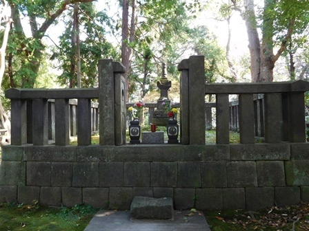日野俊基の墓.JPG