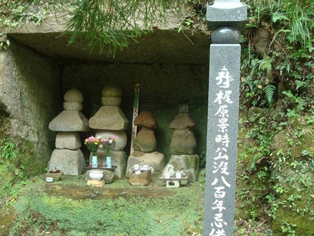 梶原景時の墓.JPG